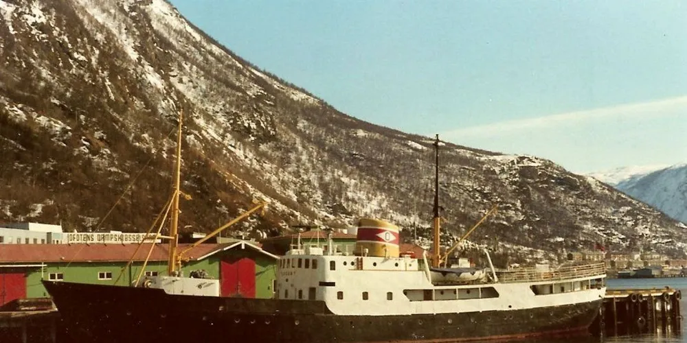 Den gang da: Passasjerbåten «MS Skogøy» vekker mange og gode minner hos mange vesterålinger. Den gikk i trafikk mellom Narvik og Svolvær for over 30 år siden. Nå skal båten få en real makeover, og planen er å sette den i drift igjen. (Arkivfoto)