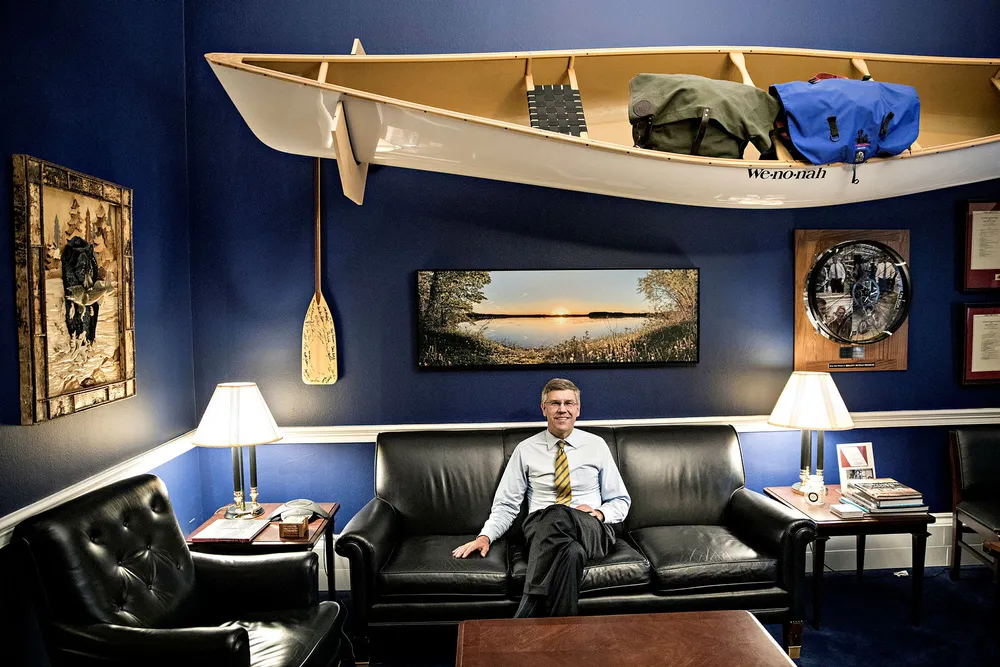 Det er lange dager på kontoret for den republikanske kongressmannen Erik Paulsen for å få den historiske skattereformen ferdig. Foto: Aleksander Nordahl