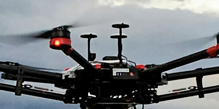 En DJI drone M600 på jobb i Oslofjorden og Viksfjorden for Norsk institutt for vannforskning.