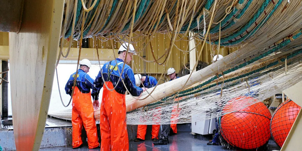 60 MILLIONER: Rundt 60 millioner mennesker arbeider med produksjon av fisk (inkludert skalldyr) og forsynte i 2018 verden med 179 millioner tonn mat.