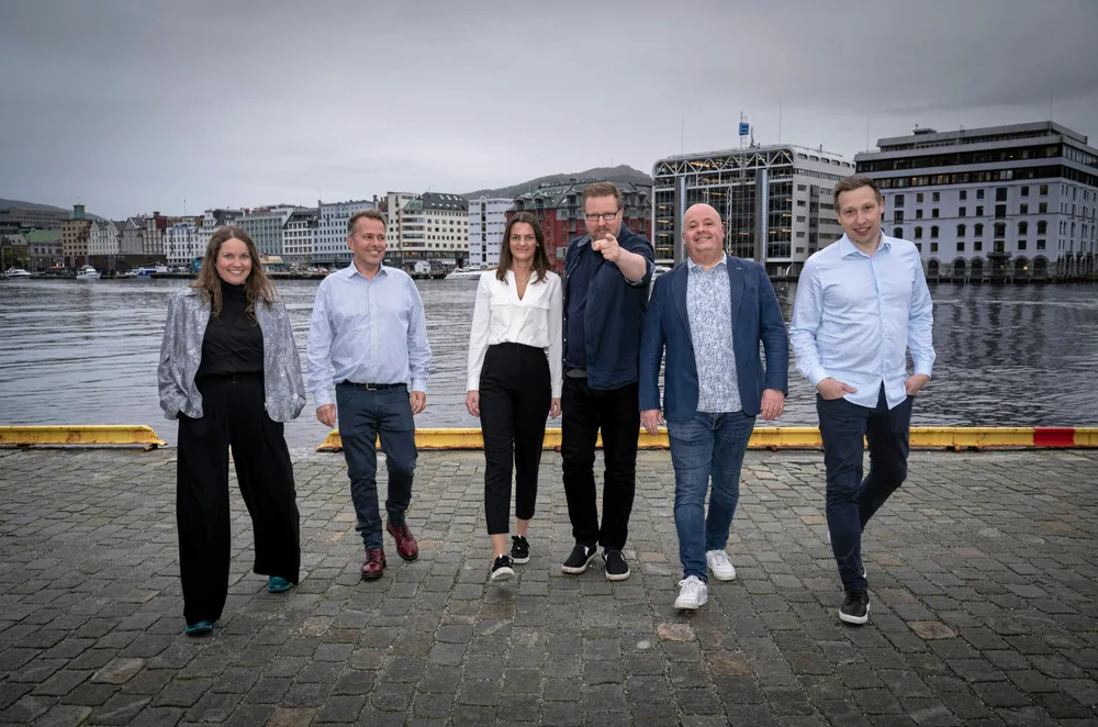 Gjengen bak Kystens Næringsliv. Utviklingsredaktør Kjersti Kvile (t.v), sjefredaktør Øystein Hage, Katrine Nordanger Mjelde, Ketil Svendsen, redaksjonssjef Stig Erik Elliott og prosjektleder Trond Roger Nydal.