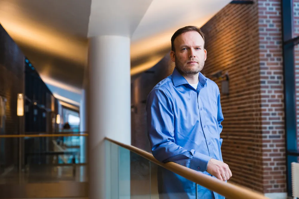 – Dette er et offentlig eid selskap, og da må man ha åpenhet om slike ordninger, sier førsteamanuensis Espen Sirnes ved UiT.