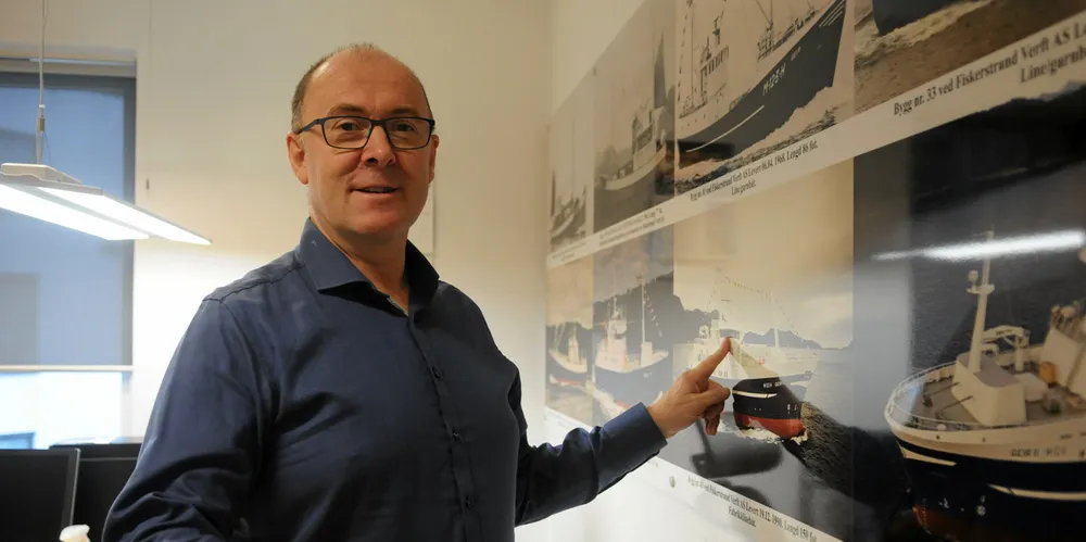 Kjetil Holmeset, skipper på autolinebåten «Geir» og medeier i rederiet H. P. Holmeset, sier russiske militærøvelser koster rederiet både tid og penger.