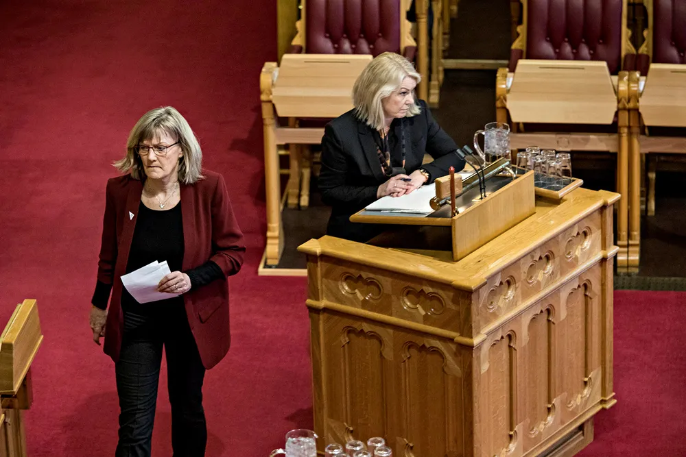 – Vi må ikke stille oss på gal side i Europa sammen med de mest ekstreme, nasjonalistiske kreftene som vil stenge grensene, sier SVs Karin Andersen (til venstre).
