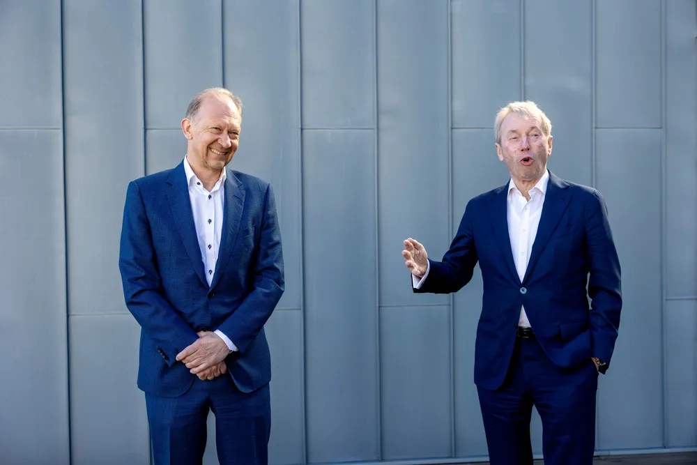 Konsernsjef Jarle Roth (t.v.) har tilbrakt det siste året på Teams-møter fra syv til morgen til syv på kvelden, forteller styreleder Jens Ulltveit-Moe.