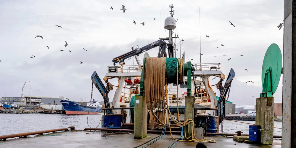 Det er vanlig at snurrevadbåter og trålere lagrer vaier og tau på havbunnen mellom sesongene. Nå ønsker Kystverket at fiskerne er mer påpasselig med å merke og å melde dem inn og ut i Barentswatch.