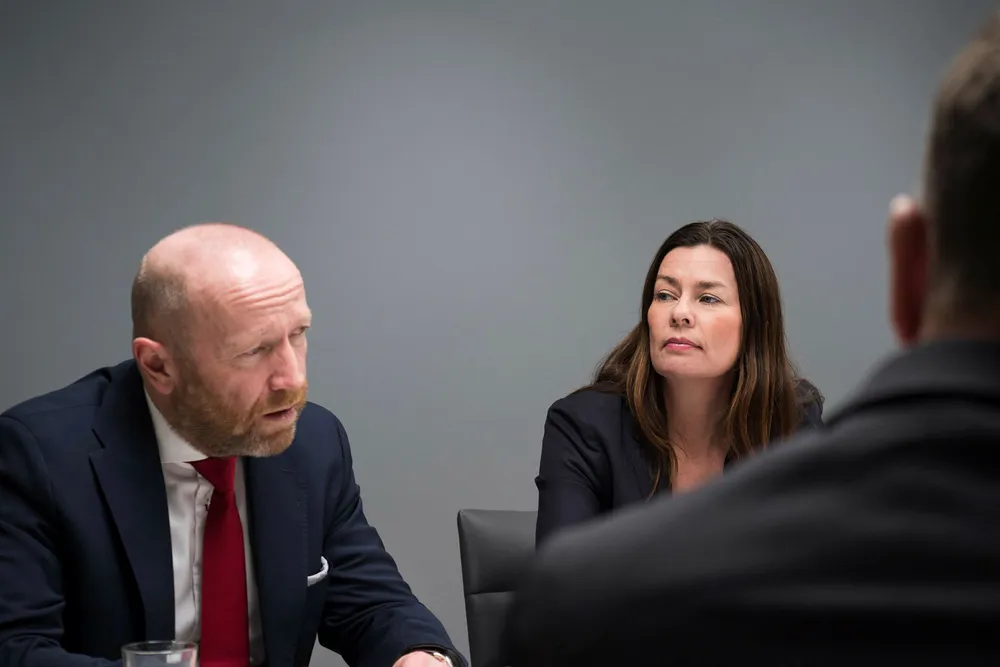 – Andre har heiet på meg, nå ser jeg frem til å heie frem flere talenter, sier Ninja Roede (til høyre), som blir det første kvinnelige medlemmet av partnerskapet i advokatfirmaet Codex. Her med administrerende direktør Anders Faanes.