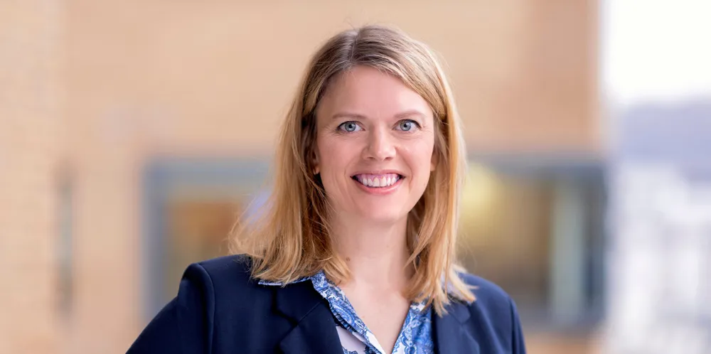 Ane Marte Hausken, administrerende direktør i Lyse Energi AS, er en av de fremste forsvarerne av de omdiskuterte og regjeringsbestemte fastprisavtalene for bedrifter. – Vi synes ikke det er riktig å ta til orde for å fjerne fastprisavtalene, som er det beste alternativet tilgjengelig for mange bedrifter, sier hun.