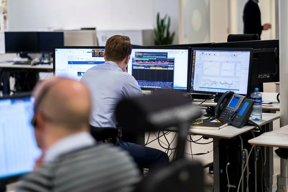 Fasiten er at bank og forsikring, i motsetning til mediebransjen, klarte å komme styrket ut, sier forfatteren. Foto: Skjalg Bøhmer Vold