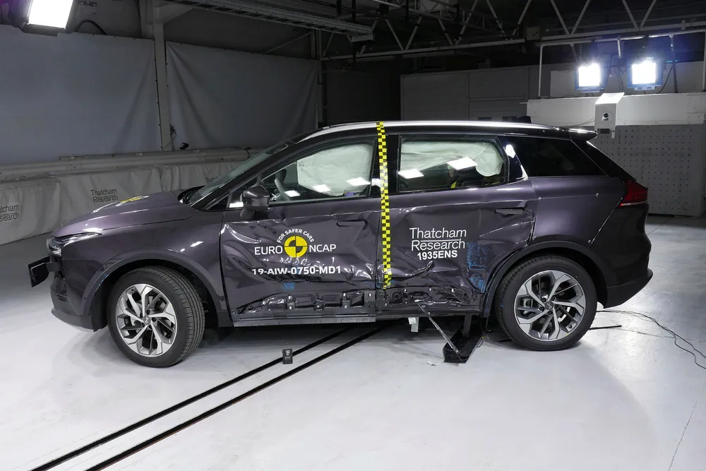 Den kinesiske elbilen Aiways U5 er kollisjonstestet til tre stjerner. Selskapet sier bilen skal utbedres før den kommer til Europa neste år.