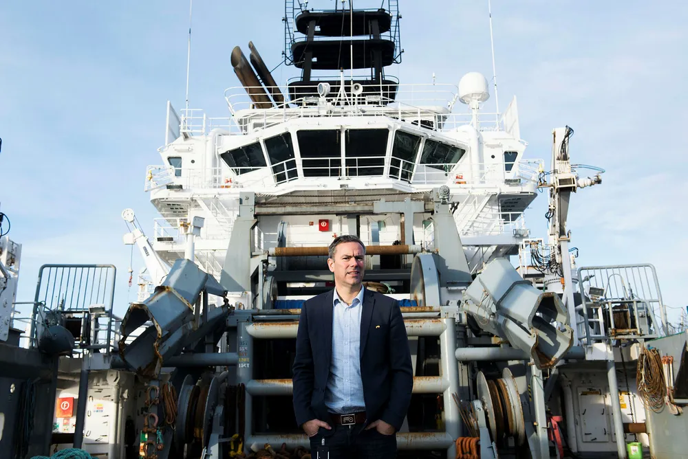 Havila-sjef Njål Sævik foran Havila Neptune i Fosnavåg. Foto: Per Ståle Bugjerde