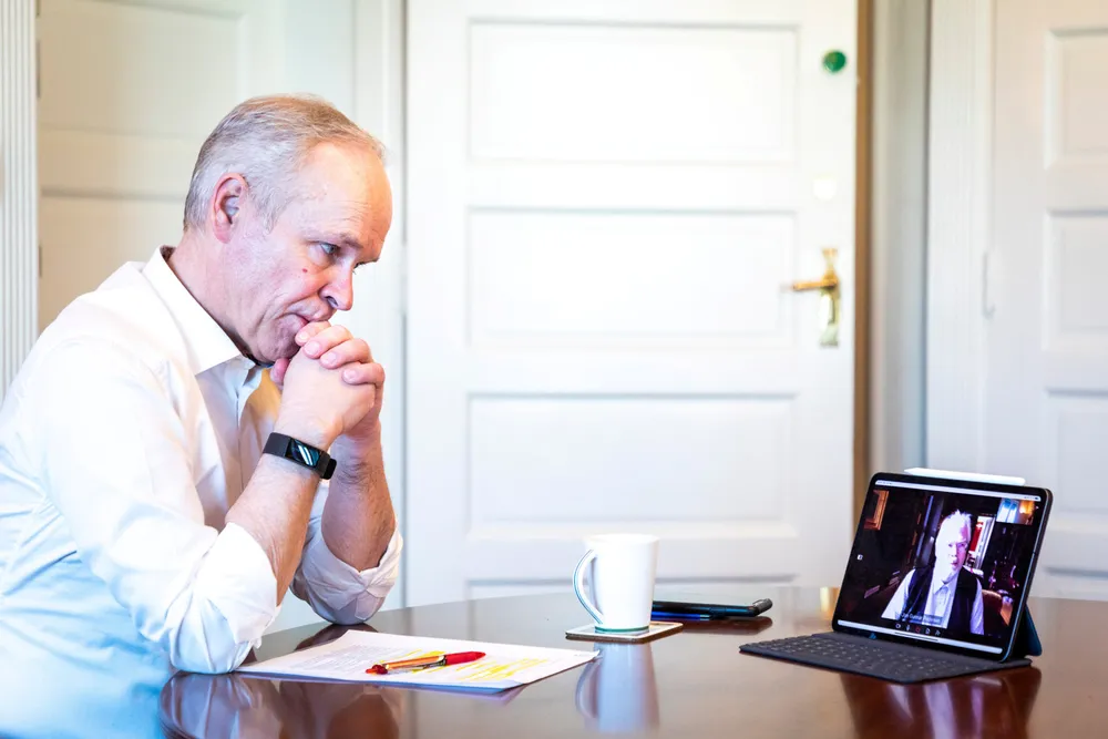 Finansminister Jan Tore Sanner (H) åpner pengesekken for bedrifter som permitterte før jul ifjor, og som fortsatt ikke har tatt de ansatte tilbake.