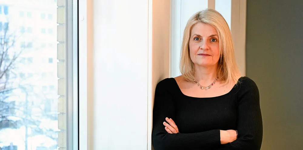 Forbrukerdirektør Inger Lise Blyverket reagerer på strømselskapenes høye fakturagebyrer.