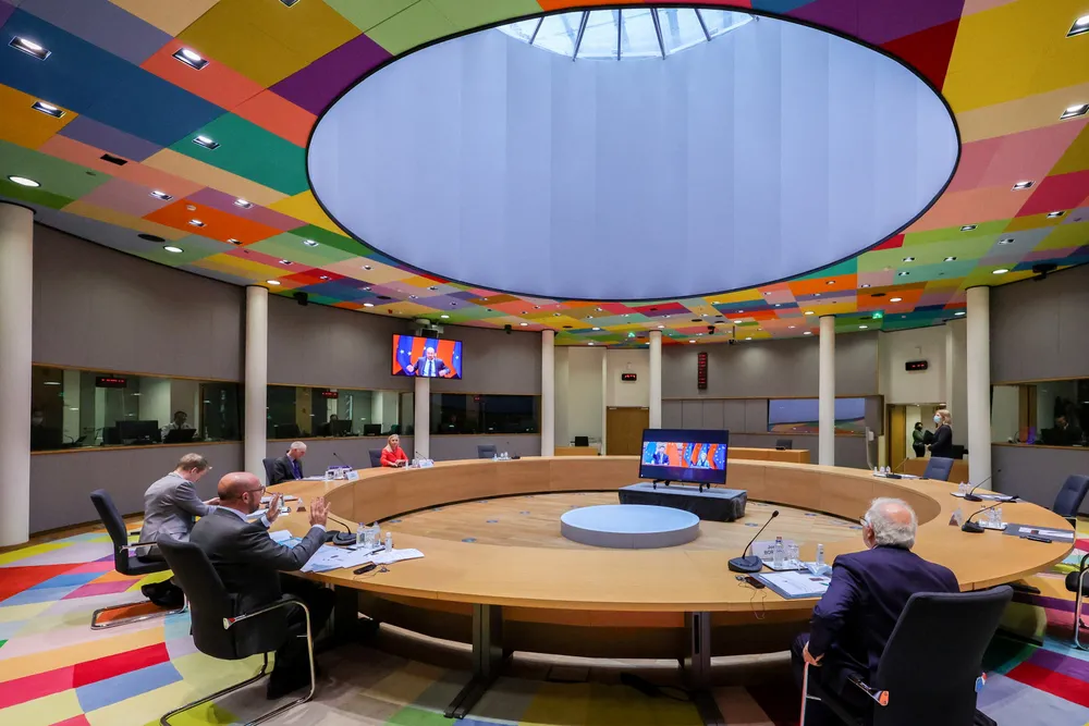 EU og Kina har kun hatt digitale toppmøter de siste årene, som her fra april 2022. Nå møtes delegasjoner fra begge land ansikt til ansikt i Beijing.