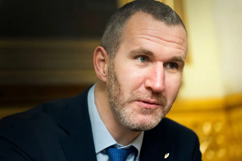 – Jeg stilte til valg til Stortinget fordi jeg ble lei av å sitte foran PC-en og irritere meg over politikerne. Jeg tenkte at jeg kan gjøre jobben bedre selv, sier Marius Arion Nilsen.