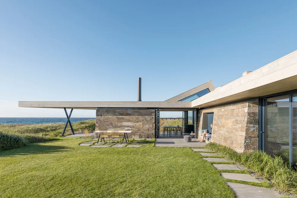Ole Ertvaag og hans kone har kjøpt denne arkitekttegnede perlen av en hytte.