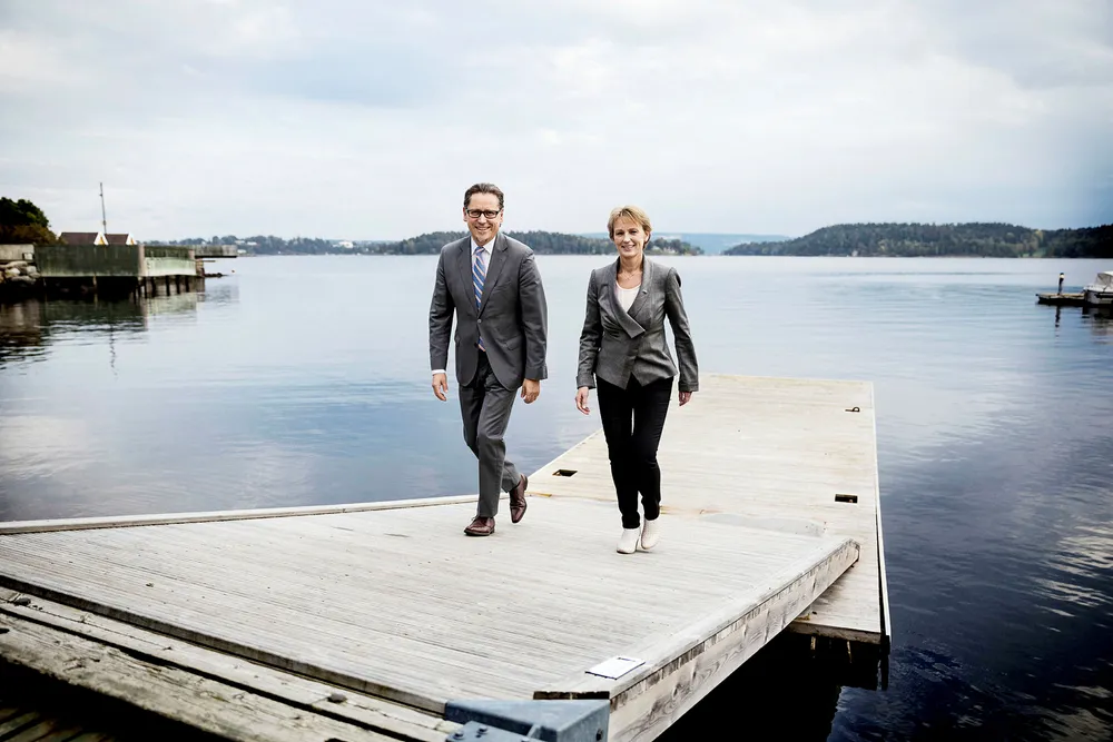 DNV GL vil ta skrittet videre, og oppretter en egen digitaliseringsdivisjon under ledelse av Elisabeth Tørstad (til høyre), som kommer fra olje- og gassdivisjonen. Toppsjef Remi Eriksen mener det er tre grunner til at digitalisering er blitt så hett akkurat nå. Foto: Per Thrana