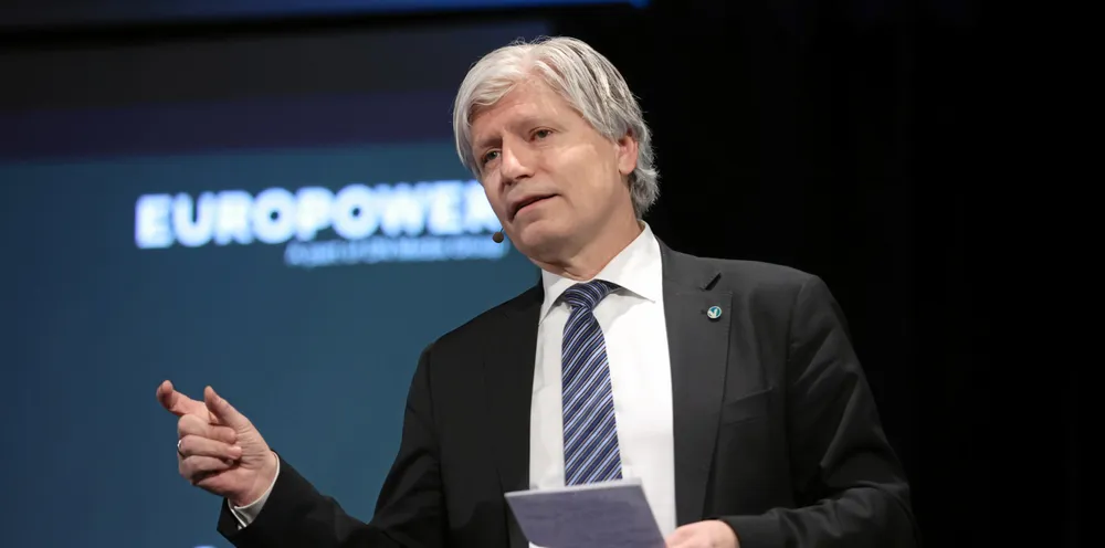 Stortingsrepresentant Ola Elvestuen (V) holdt et innlegg på Europower Investor-konferanse før påske.