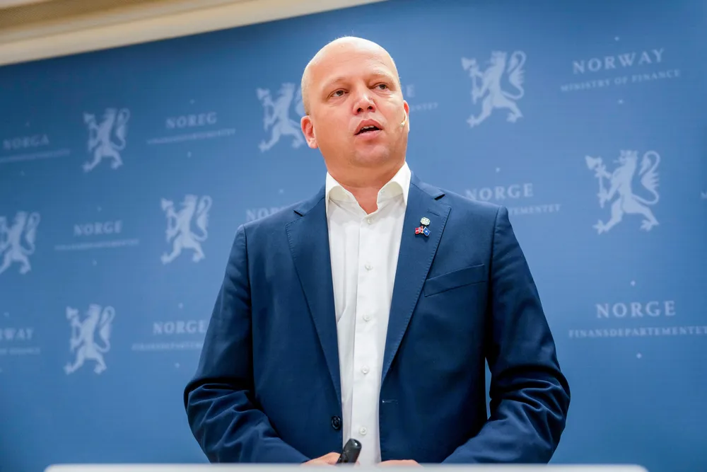 Finansminister Trygve Slagsvold Vedum holder foredrag om den økonomiske situasjonen og hvilket bakteppe den danner for arbeidet regjeringen skal gjøre i budsjettkonferansen neste uke.
