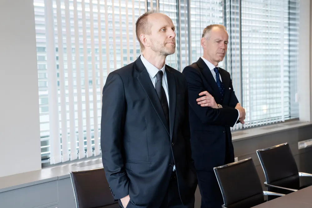 Selmer-advokatene Bård Ivar Koppang (til høyre) og Henning Rosenlund Wahlen mener enken etter Sandnes-advokaten Per Asle Ousdal er dypt involvert i hans utlånsvirksomhet.