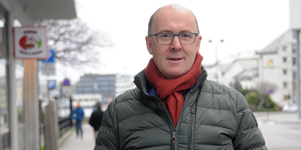 – Frem til nå har vår toppsesong på hysa vært i russersone. Vanligvis er det 12–13 båter som drar østover. Siden 2018 har det vært et betydelig bedre hysefiske der enn ved Bjørnøya, forteller Kjetil Holmeset, skipper på autolinebåten «Geir» og medeier i rederiet H. P. Homeset (som han eier med sine to brødre).