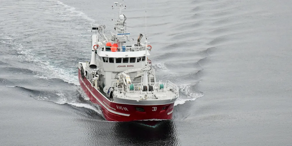 Kystnotbåten «Johan Berg» drar fra Tromsøflaket til Ålesund for å levere sild. Fortsettelsen kan bli makrellfiske i sør eller mer sildefiske i nord.