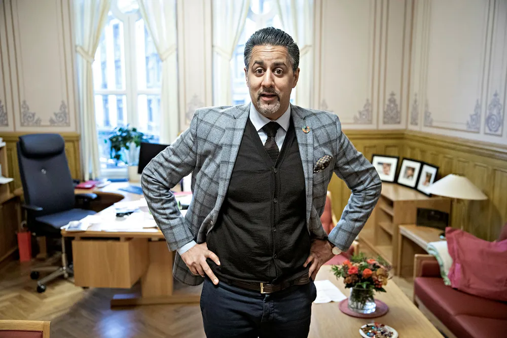 Når man har det daglige ansvaret for barnet sitt i minst fire måneder i begynnelsen av livet, knyttes sterke bånd, skriver stortingsrepresentant Abid Raja (V).