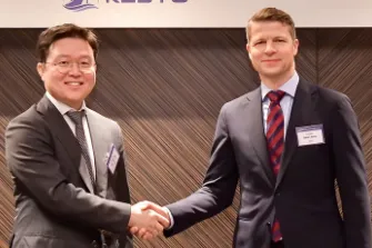 James Jonghoon Kim, president and CEO of KMC Line (left), and Soren Karas, CEO of Esvagt, sign the new joint-venture partnership in Seoul, targeted at the growing South Korean offshore wind market.