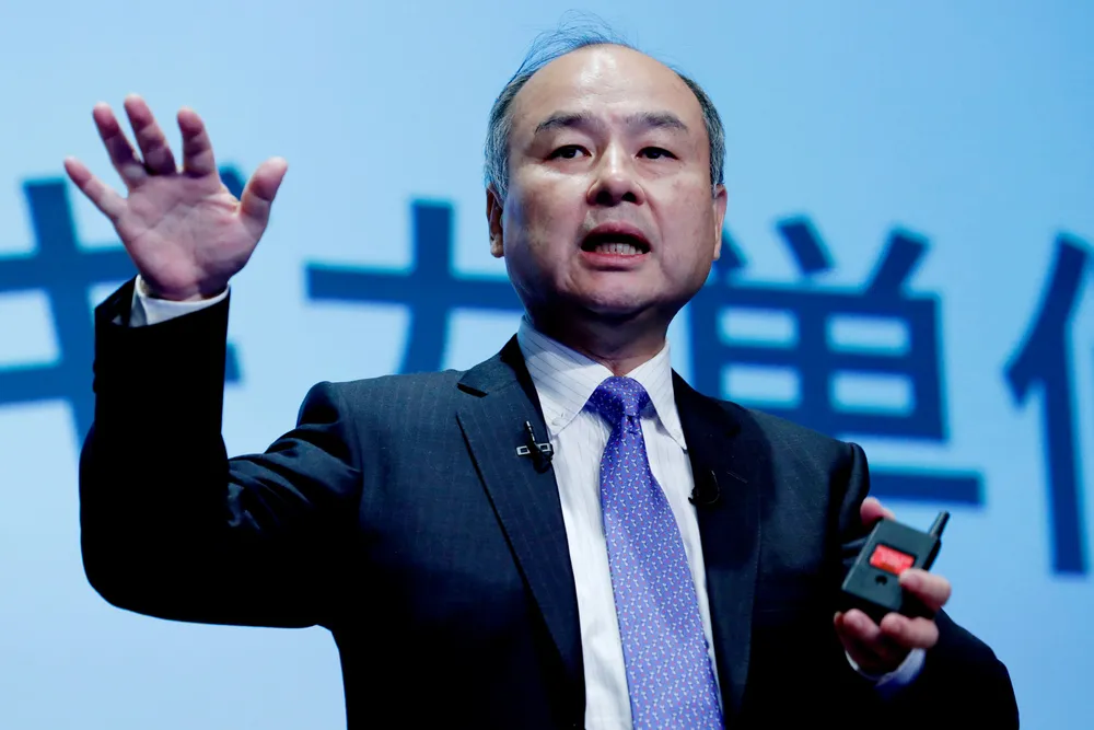Det japanske teknologikonglomeratet Softbank, som ledes av Masayoshi Son, er største aksjonær i Kahoot og laster nå opp ytterligere i selskapet.