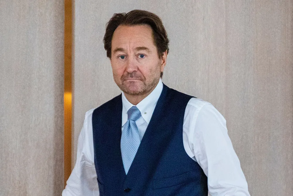 Kjell Inge Røkkes Aker Offshore Wind falt rundt seks prosent tirsdag.