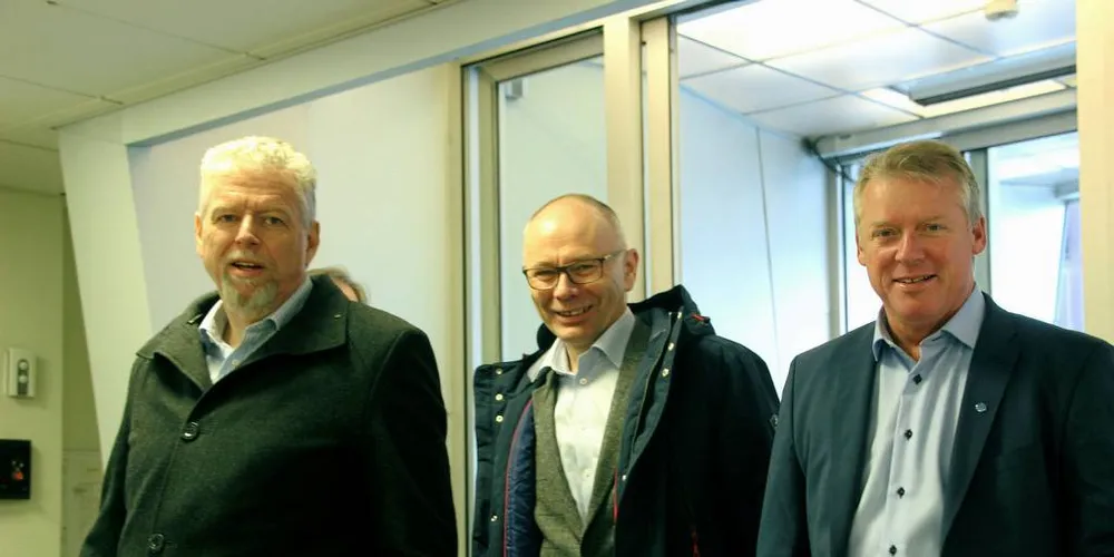 MØTTE MINISTEREN: Norges Fiskarlag stilte godt representert på møtet i departementet, fra venstre generalsekretær Otto Gregussen, styreleder Kjell Ingebrigtsen og Fiskebåt-direktør Audun Maråk. Struktursaken kan fort avgjøres av at noen få snakker sammen.Foto: Anders Furuset