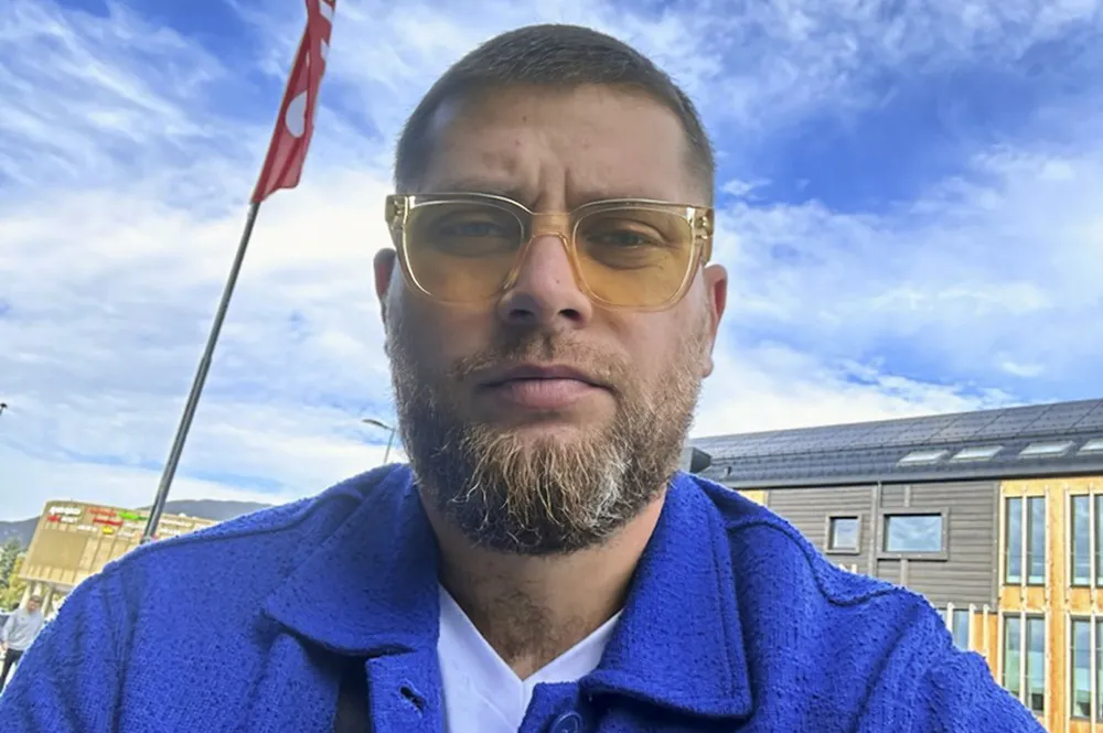 Viktor Bushan er skipsoffiser fra Ukraina som ikke får jobb som sjømann i Norge.
