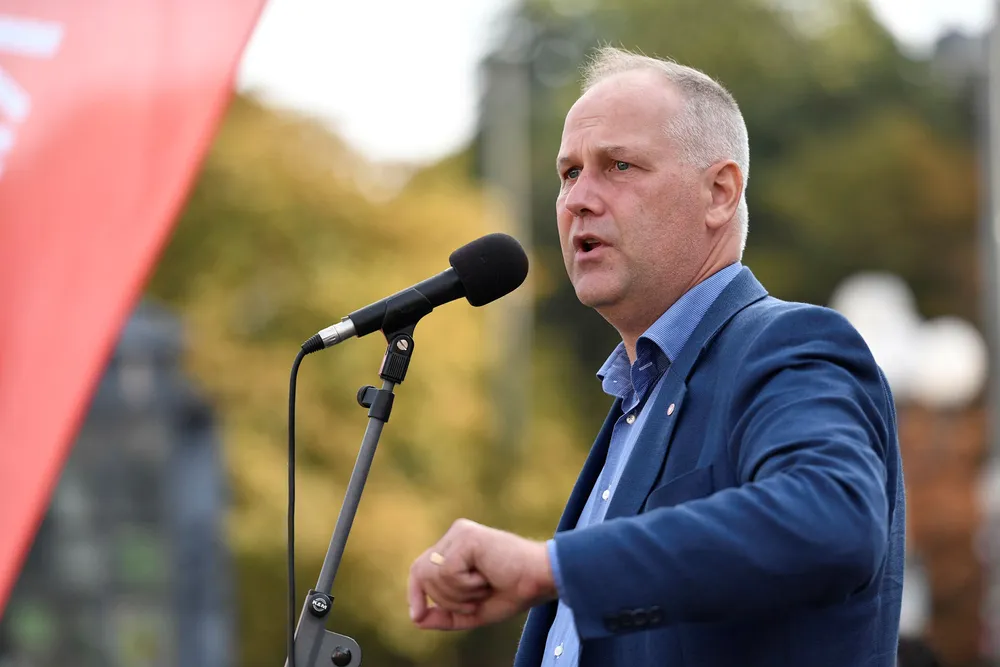 I dag vil vänsterpartiets leder Jonas Sjöstedt avsløre om partiet sier ja eller nei til Stefan Löfven som statsminister.