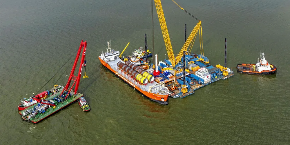 Installation of the Windpark Fryslan using a 'soccer pitch' platform