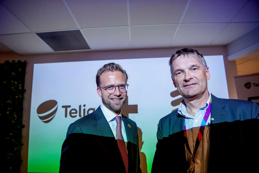 Abraham Foss (til høyre) i Telia Norge har besluttet å bygge ut 5G med kun Ericsson som leverandør. Samtidig fjerner de alle Huawei-sendere fra 4G-nettet. Her under Telias presentasjon tirsdag bekreftet ditaliseringsminister Nikolai Astrup at de ikke har presset Telia til å skifte.