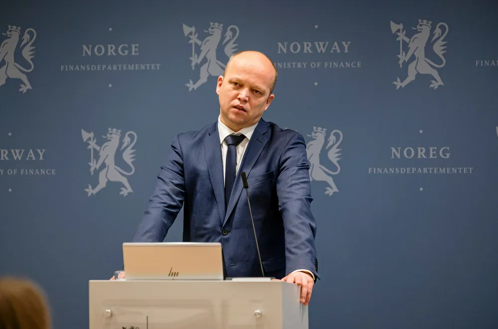 Finansminister Trygve Slagsvold Vedum har vært i Brasil og snakket om skatt på G20-møte.