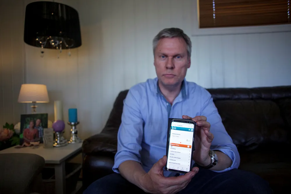 Finn Vidar Helle ba i august 2017 om at 300.000 kroner skulle overføres fra Odin til DNB. I mobilbanken i mai står det fortsatt null kroner på konto. DNB sier de 300.000 kronene nå er kommet på konto, men at de bare vises dersom han sjekker nettbanken via pc. Foto: Javad Parsa