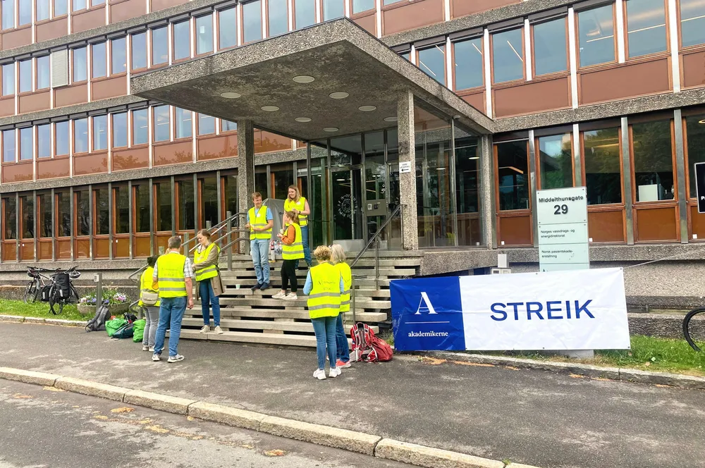 Nærmere 200 av de streikende i NVE arbeider på energiområdet. Streiken kan få store konsekvenser for framdriften i viktige energisaker.