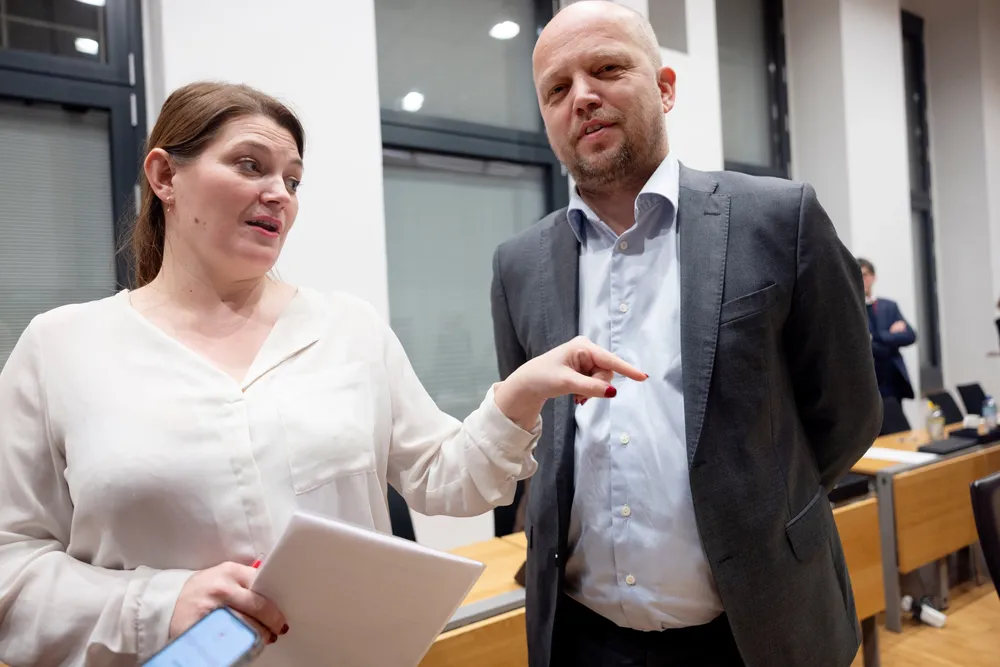 Da næringsminister Cecilie Myrseth (Ap) foreslo turistskatt var Trygve Slagsvold Vedum (Sp) finansminister. Siden har Senterpartiet forlatt både regjeringen og snudd i turistskattsaken.