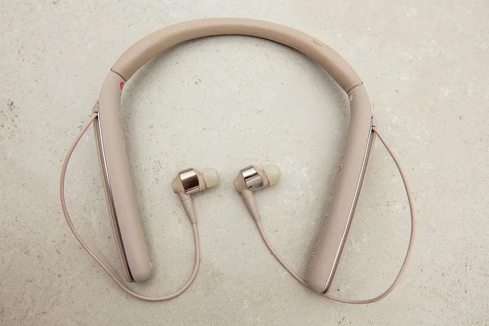 Sony WI-1000 X setter en ny standard for øreplugger med støydemping. Foto: Magnus Eidem