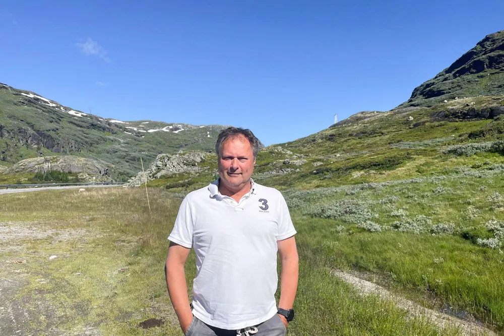 – Fortsetter stigningen så har jeg ekstra penger til pensjonen min, sier Jan-Erik Klemp. Gjennom investeringen i hydrogenselskapet Hynion har Klemp fått kjempeavkastning midt i fellesferien.
