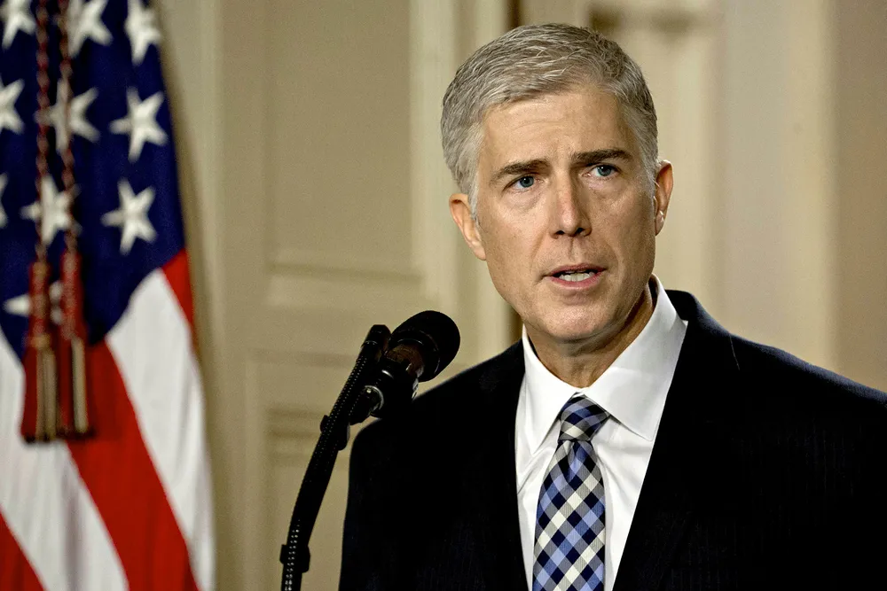 Etter mye frem og tilbake de siste dagene, er Neil Gorsuch godkjent som høyesterettsdommer i USA.