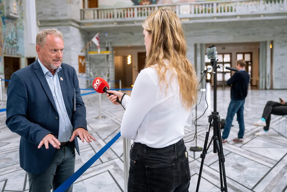 Rekrutteringskrisen i velferdsyrkene er et problem for oss alle, et problem som må løses, skriver Raymond Johansen.
