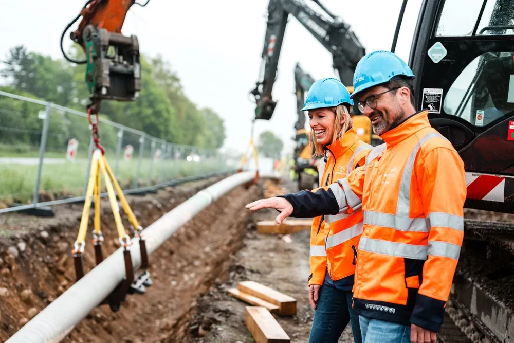 Badenova Netze technical director Julie Bürkle-Weiss and project manager H Wölfle oversee the first H2 pipeline being laid in southern Germany.