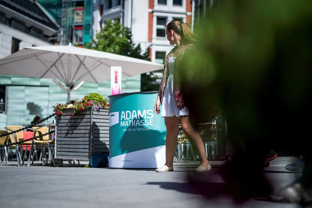 Adams Matkasses salgsstand på Karl Johan. Foto: Skjalg Bøhmer Vold