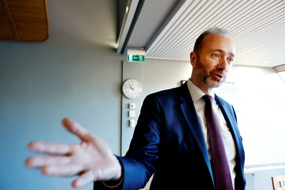Avgått Ap-nestleder Trond Giske har vært sterkt kritisk til VGs dekning av hans tur på Bar Vulkan. Nå er VG i trøbbel etter at kvinnen han danset med, sto frem.