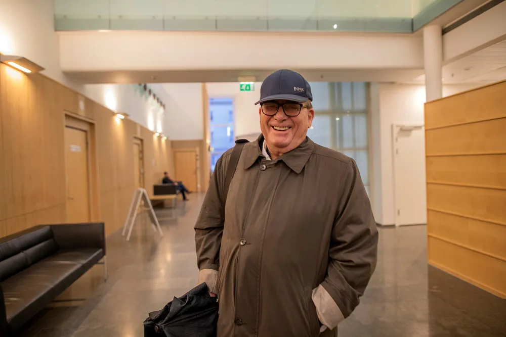 Til tross for en rekke konkursbegjæringer, mener Tore Hansen-Tangen han hadde en gledens dag i retten mandag. For nå garanterer han at millionene vil rulle inn i teknologiselskapene hans i Kristiansand.