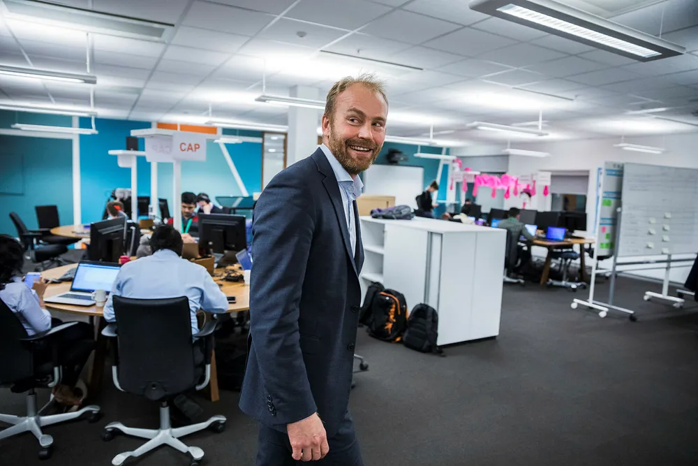 Divisjonsdirektør Halvor Lande i DNB har satt av en etasje i sitt hovedkvarter for å utvikle nye digitale løsninger. Foto: Per Thrana