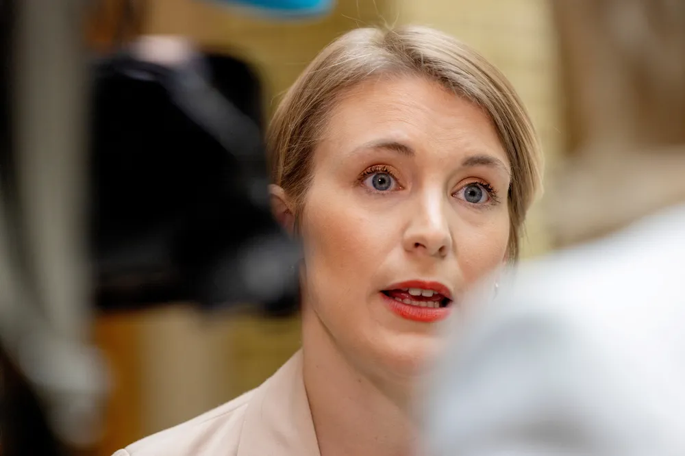SVs finanspolitiske talsperson Kari Elisabeth Kaski la frem partiets alternative statsbudsjett i dag. Skattene på store formuer og oljebransjen øker, mens den ekstraordinære arbeidsgiveravgiften foreslås halvert.