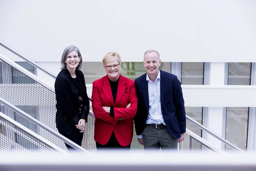 Cicero-sjef Kristin Halvorsen, flankert av Shades of Green-gründerne Christa Clapp og Harald Francke Lund.